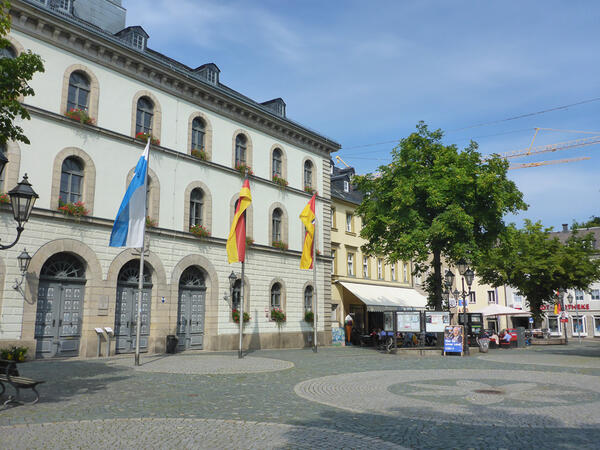Bild vergrößern: Marktpatz und Rathaus